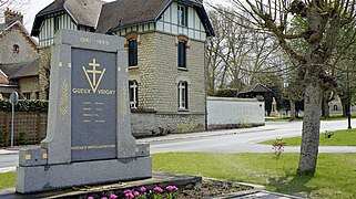 Le monument aux morts 1941-1945.