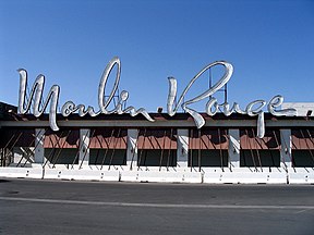 Leuchtreklame des Moulin Rouge Hotel auf der zu dieser Zeit noch erhaltenen Fassade (2006)