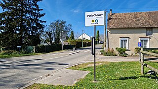 L'arrêt de bus « Petit Cherisy », sur la ligne 8.