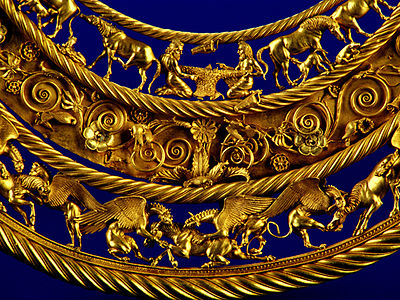 Collier-pectoral gréco-scythe en or du kourgane royal de Pokrov (ex-Ordjonikidze, Ukraine), seconde moitié du IVe siècle av. J.-C.