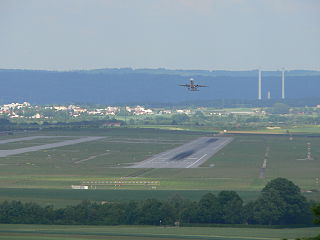 The runway of Stuttgart Airport from Echterdingen (Weidacher Höhe)