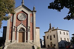 San Paolo Apostolo Kilisesi ve belediye binası