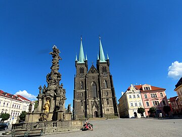 Place Ressel, église de l'Assomption de la Vierge Marie.