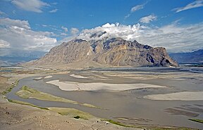 Die Indus naby Skardu, Indië