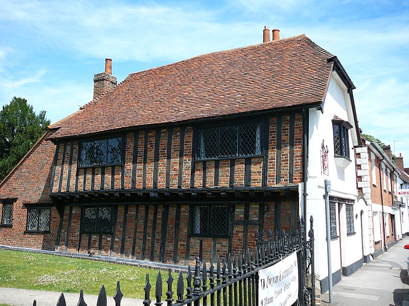 File:Historical timber clad building next to churchyard - geograph.org.uk - 4062285.jpg