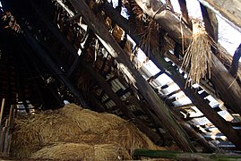 Entramado de madera en la zona del pajar.