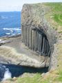 Entrée de la grotte de Fingal