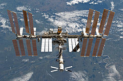 Rahvusvaheline kosmosejaam 7. märtsil 2011 (pildistatud lahkuva süstiku Discovery pardalt)