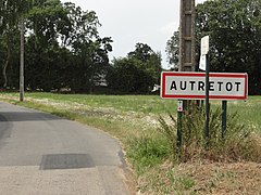 Entrée d'Autretot.