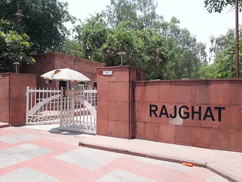 File:Rajghat, the garden and memorials in Delhi 01.jpg