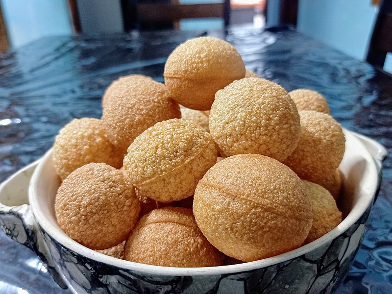 File:Golgappe in a plate.jpg