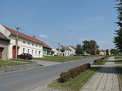 Náves s kaplí svatého Floriána