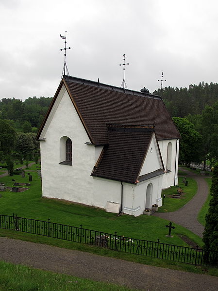 File:Njutångers kyrka 2013.JPG