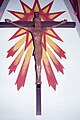 Grand crucifix au-dessus du maître-autel