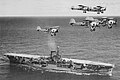 Escadrille de Swordfish I, survolant le porte-avion HMS Ark Royal en 1939.