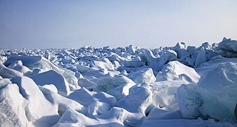 Mare di Laptev. Ghiaccio e crepacci.