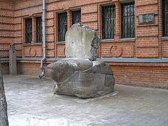 Želva iz grobnice džurčenskega generala Asikuija; stala je v okolici Ussurijska, zdaj pa stoji v Muzeju Habarovska