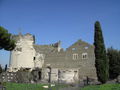 Il mausoleo e il palazzo baronale del castrum Caetani