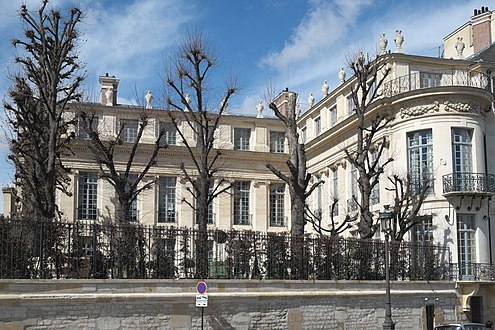 Garden façades viewed from the riverbank