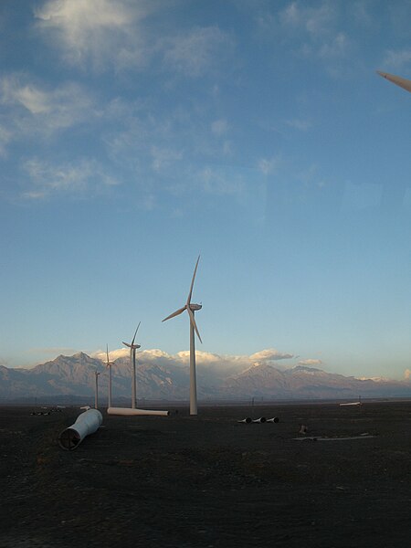 File:The road to Urumqi (8064217761).jpg