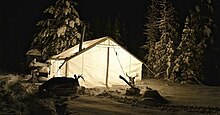 Una tenda a parete in caso di forte nevicata
