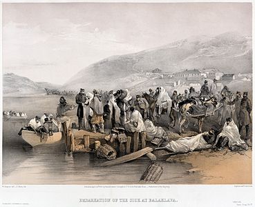 The embarkation of sick persons at the harbor in Balaklava, Kırım Savaşı sırasında Florence Nightingale'nın da çalıştığı Selimiye Kışlası'ndaki geçici hastaneye gönderilmek üzere Birleşik Krallık kuvvetlerinin ikmal merkezi olan Balıklava'daki limandan tekneye bindirilen hastaları gösteren renkli litograf (William Simpson, 24 Nisan 1855). (Üreten: William Simpson)