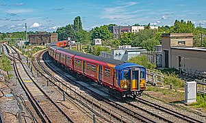 455706 arriving from the New Guildford Line