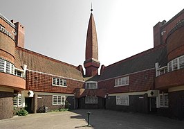 Amsterdamse School Museum Het Schip, zijde Hembrugstraat met het karakteristieke torentje