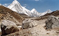 Left to right: Pumori-Lingtren-Khumbutse