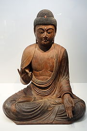 ’n Standbeeld van Amitabha in bladgoud met kristaloë (Tokio Nasionale Museum, Japan).