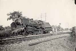 Locomotive déraillée près de Saint-Malo.