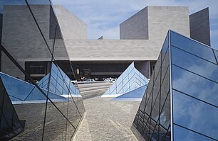 Center of West Building plaza, looking east towards entrance of East Building (2000)