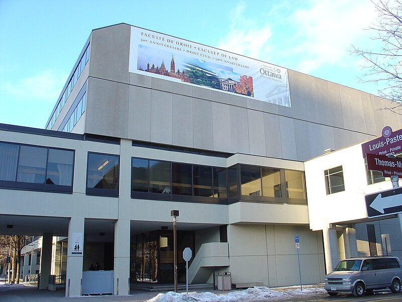 File:Fauteux Hall.JPG