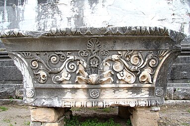 Ancient Greek rinceaux on a capital from the ruins of the Temple of Apollo at Didyma, Turkey, unknown architect or sculptor, c.300-150 BC[3]