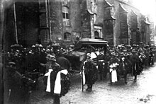 Photograph of Scheer's funeral procession; the horse-drawn hearse is accompanied by an honour guard