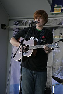 Brett Dennen in concert 1.jpg