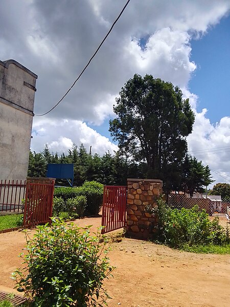 File:Climat à l'hôpital Muramvya.jpg