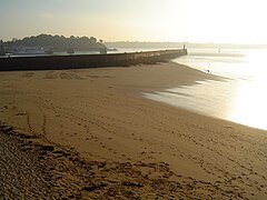 La plage du Môle à marée basse.