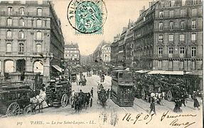 La rue Saint-Lazare au tout début du XXe siècle supportait déjà un important trafic de véhicules de transports en commun : de nombreux omnibus et tramways à air comprimé de la CGO.