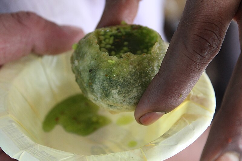 File:Pani puri ThE InDiAn wAy Of SerViNg.JPG