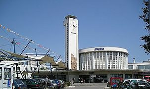 La nouvelle gare de Brest, construite entre 1936 et 1937 en style Art déco (bas-relief du beffroi de Lucien Brasseur).