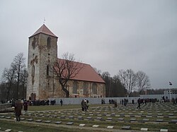 Lestenes baznīca un Brāļu kapi