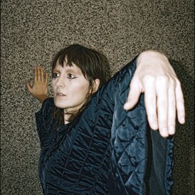 Обложка альбома Cate Le Bon[англ.] «Crab Day» ()