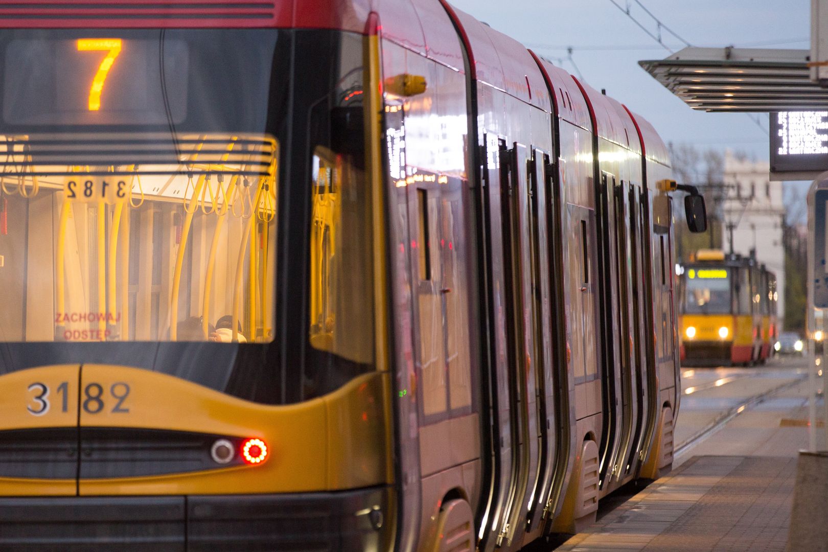 Warszawa. Samochód SOP zderzył się z tramwajem