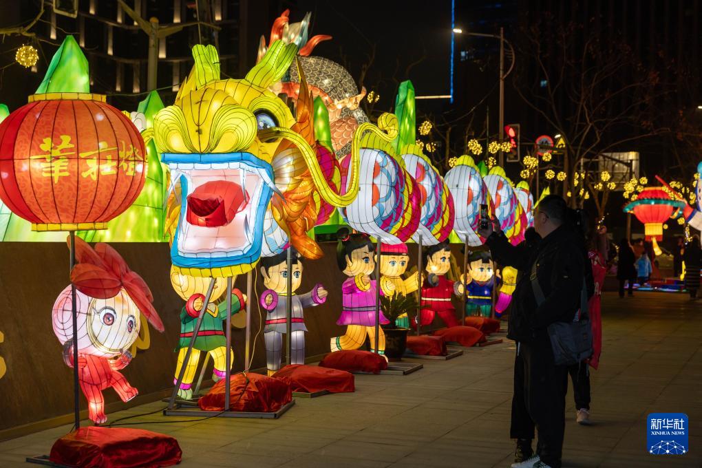 上海：民俗灯会迎新年