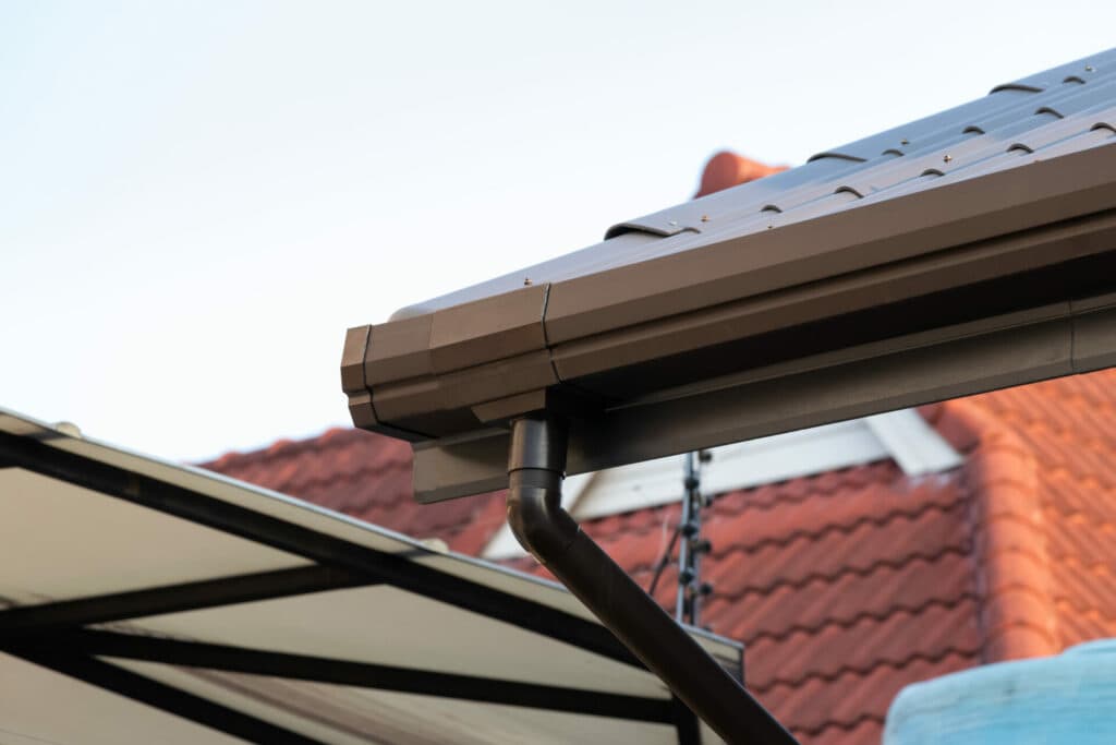 What are Seamless Gutters and are They Right for Your Home?