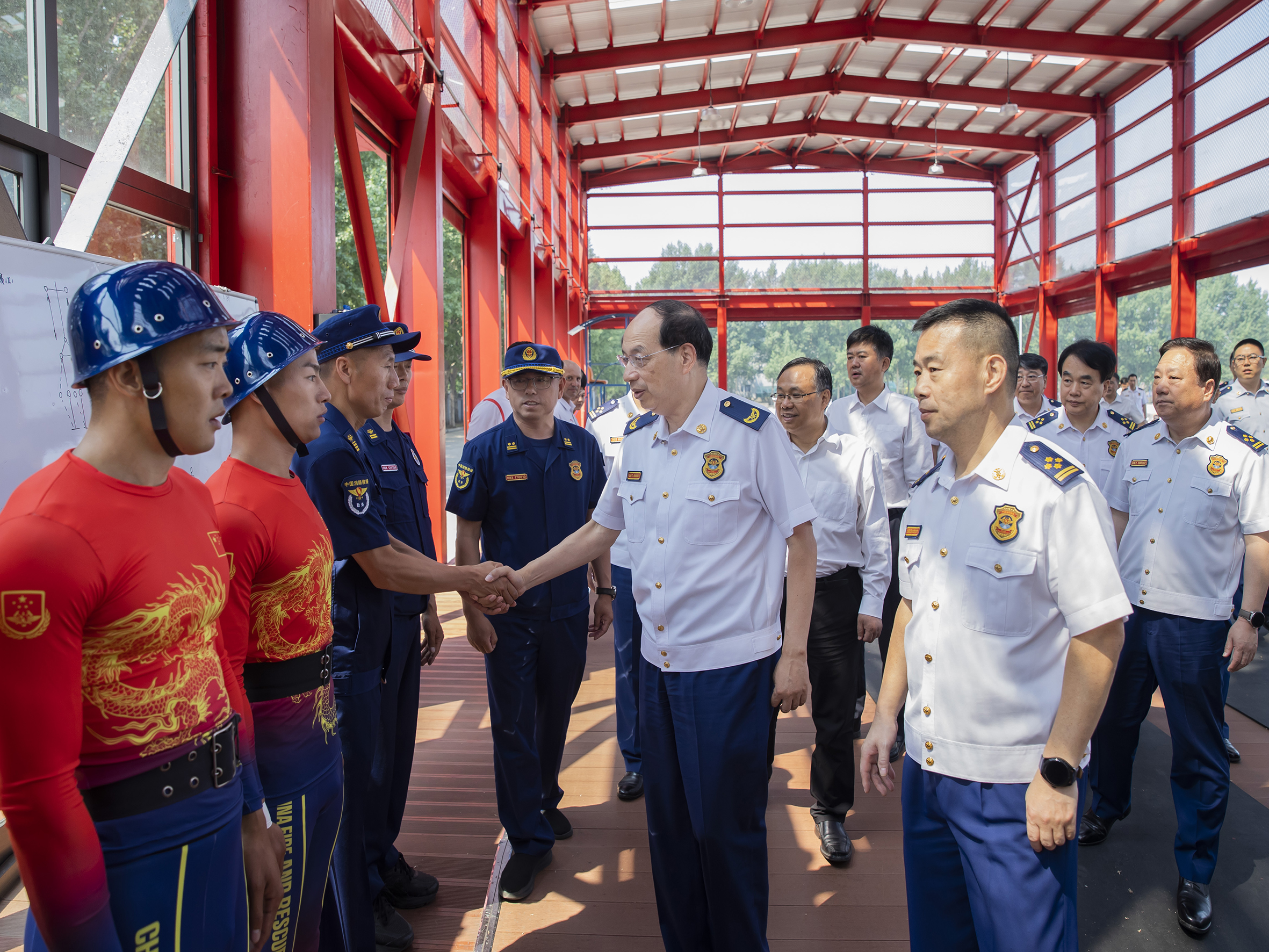 王祥喜会见应急管理系统全国“人民满意的公务员”和“人民满意的公务员集体”代表