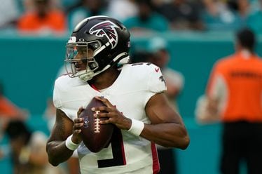 Atlanta Falcons quarterback Michael Penix Jr. (9) looks to pass the ball during the first half of a pre season NFL football game against the Miami Dolphins, Friday, Aug. 9, 2024, in Miami Gardens, Fla. (AP Photo/Lynne Sladky)