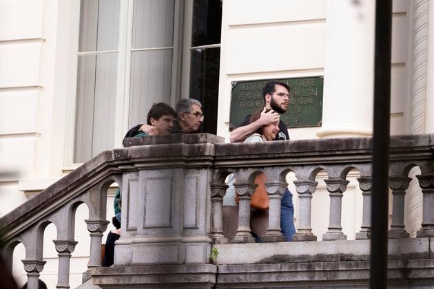 Relatives from victims of the plane crash arrives at the headquarters of the institute of legal medicine for the recognition of victims, in Sao Paulo, Brazil, Saturday, Aug. 10, 2024. (AP Photo/Ettore Chiereguini)