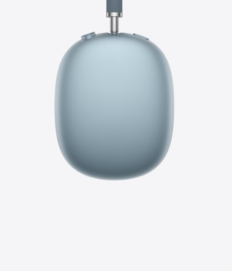 Une vue rapprochée des écouteurs des AirPods Max de couleur bleu.